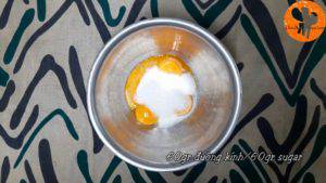 Đam Mê Ẩm Thực Cho-4-lòng-đỏ-trứng-và-đường-kính-vào-bát-lớn-và-trộn-đều.-300x169  