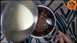 Đam Mê Ẩm Thực Cho-chocolate-thái-vụn-sữa-đặc-bột-chocolate-đường-glucose-syrup-và-hỗn-hợp-đun-nóng-vào-bát.-Trộn-đều-cho-đến-khi-hỗn-hợp-quyện-đều.-300x169  