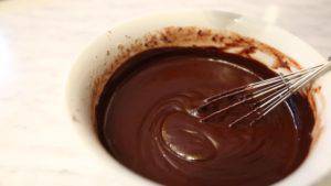 Đam Mê Ẩm Thực Cho-kem-Whipping-vừa-đun-sôi-vào-bát-chocolate-ở-bước-2-và-trộn-cho-đến-khi-quyện-đều4-300x169  