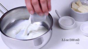 Đam Mê Ẩm Thực Cho-sữa-nước-vào-nồi-12-tsp-muối-2-tsp-đường-5-12-tbsp-bơ-300x169  