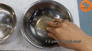 Đam Mê Ẩm Thực Ngâm-4-lá-gelatin-vào-nước-lạnh-làm-mềm-trong-khoảng-7-phút.-300x169  
