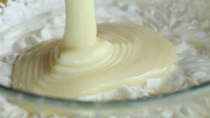 Đam Mê Ẩm Thực Thêm-sữa-đặc-có-đường-và-trộn-đều-300x169  