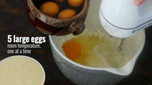 Đam Mê Ẩm Thực Thêm-trứng-từng-quả-một-và-tiếp-tục-đánh-1-300x169  