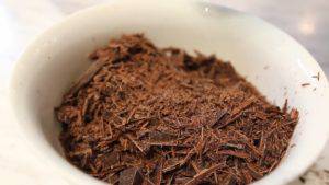 Đam Mê Ẩm Thực Thái-vụn-chocolate-và-cho-vào-bát2-300x169  