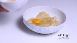 Đam Mê Ẩm Thực Thêm-trứng-từng-quả-một-và-trộn-đều-300x169  