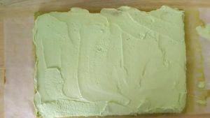 Đam Mê Ẩm Thực Trải-đều-hỗn-hợp-kem-whipping-vào-mặt-bánh-gato-matcha-300x169  