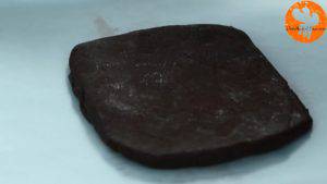 Đam Mê Ẩm Thực Bước-4-Sau-khi-để-bột-lạnh-cho-bột-cacao-ở-bước-2-ra-giấy-nến-rắc-bột-mì-phủ-và-lăn-đều.jpg-1-300x169  