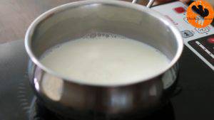 Đam Mê Ẩm Thực Cho-1-14-cup-300ml-sữa-tươi-không-đường-vào-nồi-và-đun-sôi-nhẹ-với-lửa-nhỏ2-3-300x169  