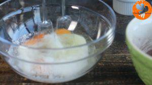 Đam Mê Ẩm Thực Cho-4-quả-trứng-đường-kính-vào-bát-và-đánh-tơi4-300x169  