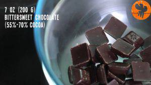 Đam Mê Ẩm Thực Cho-Chocolate-2-tbsp-30g-bơ-lạc-vào-bát.-Đun-cách-thủy-và-khuấy-đều-cho-đến-khi-tan-đều-300x169  