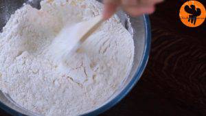 Đam Mê Ẩm Thực Cho-bột-mì-vào-bát-30g-đường-nâu-muối-và-trộn-đều5-300x169  