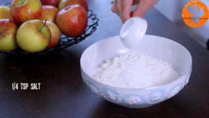 Đam Mê Ẩm Thực Cho-bột-mì-vào-bát-bột-baking-powder-muối-và-khuấy-đều-3-300x169  