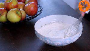 Đam Mê Ẩm Thực Cho-bột-mì-vào-bát-bột-baking-powder-muối-và-khuấy-đều-4-300x169  
