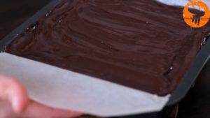 Đam Mê Ẩm Thực Cho-hỗn-hợp-Chocolate-vào-khuôn.-Sử-dụng-màng-bọc-thực-phẩm-phủ-kín-mặt-khuôn-và-làm-lạnh-ở-ngăn-mát-trong-1-tiếng2-300x169  