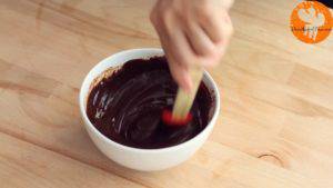 Đam Mê Ẩm Thực Cho-kem-Whipping-vừa-đun-sôi-vào-bát-Chocolate-và-khuấy-đều-cho-đến-khi-tan-và-quyện-đều3-300x169  