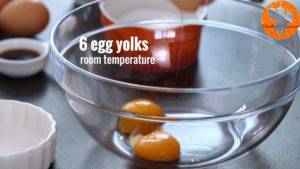 Đam Mê Ẩm Thực Cho-lòng-đỏ-trứng-đường-vani-vào-bát-và-đánh-cho-đến-khi-quyện-300x169  