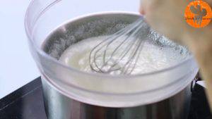 Đam Mê Ẩm Thực Cho-lòng-trắng-trứng-đường-cream-of-tartar-chút-muối-vào-300x169  