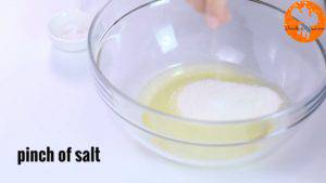 Đam Mê Ẩm Thực Cho-lòng-trắng-trứng-đường-cream-of-tartar-chút-muối-vào-bát-đun-cách-thủy-và-khuấy-liên-tục-trong-5-phút-ở-nhiệt-độ-71C-3-300x169  