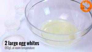 Đam Mê Ẩm Thực Cho-lòng-trắng-trứng-đường-cream-of-tartar-chút-muối-vào-bát-đun-cách-thủy-và-khuấy-liên-tục-trong-5-phút-ở-nhiệt-độ-71C-300x169  