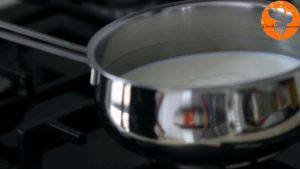 Đam Mê Ẩm Thực Cho-sữa-tươi-vào-nồi-và-đun-với-lửa-nhỏ-cho-đến-khi-sôi-nhẹ2-300x169  