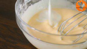 Đam Mê Ẩm Thực Cho-sữa-vừa-đun-sôi-nhẹ-ở-bước-2-vào-hỗn-hợp-ở-bước-1-và-khuấy-đều-2-300x169  