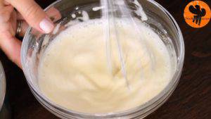 Đam Mê Ẩm Thực Cho-sữa-vừa-đun-sôi-nhẹ-ở-bước-2-vào-hỗn-hợp-ở-bước-1-và-khuấy-đều2-2-300x169  