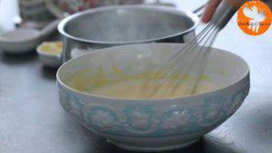 Đam Mê Ẩm Thực Cho-sữa-đun-sôi-vào-hỗn-hợp-trứng-ở-bước-1-và-khuấy-đều2-300x169  