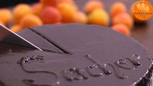 Đam Mê Ẩm Thực Phủ-Chocolate-toàn-bộ-mặt-bánh-và-giữ-nguyên-bánh-trong-1-giờ-cho-lớp-Chocolate-đông-lại7-300x169  