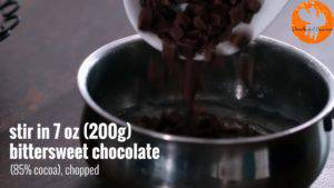 Đam Mê Ẩm Thực Thêm-Chocolate-và-khuấy-đều-cho-đến-khi-quyện-đều-300x169  