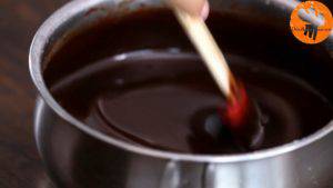 Đam Mê Ẩm Thực Thêm-Chocolate-và-khuấy-đều-cho-đến-khi-quyện-đều3-300x169  