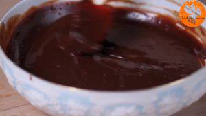 Đam Mê Ẩm Thực un-nóng-kem-whipping-trong-vài-phút-và-đổ-vào-bát-chocolate-khuấy-đều-đến-khi-chocolate-hòa-tan.-6-300x169  