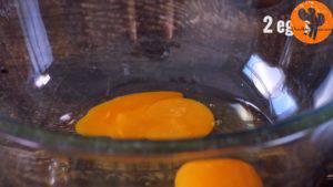 Đam Mê Ẩm Thực Cho-2-quả-trứng-đường-kính-vào-bát-và-khuấy-đến-khi-quyện-đều-300x169  