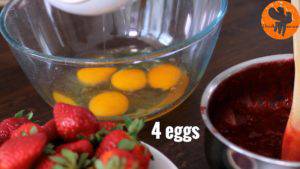 Đam Mê Ẩm Thực Cho-4-quả-trứng-đường-chiết-suất-vani-vào-bát-và-đánh-bông-cho-đến-khi-quyện-đều-300x169  