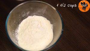 Đam Mê Ẩm Thực Cho-bột-mì-đa-dụng-đường-kính-bột-baking-powder-muối-và-khuấy-đều-1-300x169  