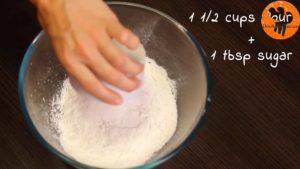 Đam Mê Ẩm Thực Cho-bột-mì-đa-dụng-đường-kính-bột-baking-powder-muối-và-khuấy-đều1-300x169  