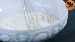 Đam Mê Ẩm Thực Cho-bột-mì-muối-bột-baking-soda-bột-baking-powder-vào-bát-và-khuấy-đều5  