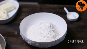 Đam Mê Ẩm Thực Cho-bột-mì-đa-dụng-muối-bột-Baking-powder-vào-bát-và-trộn-đều  