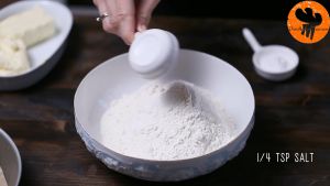 Đam Mê Ẩm Thực Cho-bột-mì-đa-dụng-muối-bột-Baking-powder-vào-bát-và-trộn-đều2  
