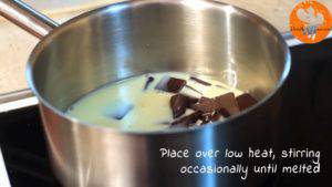 Đam Mê Ẩm Thực Cho-chocolate-sữa-đặc-có-đường-vào-nồi-đun-và-khuấy-cho-đến-khi-quyện-đều2-1-300x169  