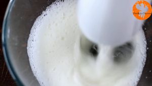 Đam Mê Ẩm Thực Cho-lòng-trắng-trứng-muối-vào-bát-và-đánh-bông-cho-đến-khi-có-dạng-kem4  