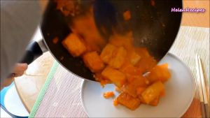Đam Mê Ẩm Thực Sau-khi-đậu-đã-thấm-đều-nước-sốt-cà-chua-cho-đậu-ra-đĩa  