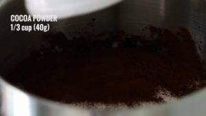 Đam Mê Ẩm Thực Sau-khi-bơ-tan-chảy-thêm-đường-bột-cacao-và-khuấy-đều4-300x169  