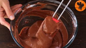 Đam Mê Ẩm Thực Sau-đó-cho-hỗn-hợp-Chocolate-vừa-trộn-vào-hỗn-hợp-lòng-trắng-trứng-và-trộn-cho-đến-khi-quyện-đều3  