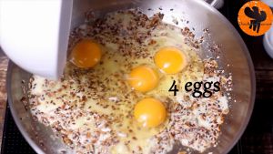 Đam Mê Ẩm Thực Thêm-hạt-tiêu-4-quả-trứng-và-đảo-cho-đến-khi-quyện-trứng-hơi-chín-không-bị-khô2  