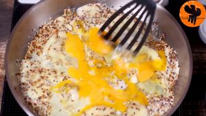 Đam Mê Ẩm Thực Thêm-hạt-tiêu-4-quả-trứng-và-đảo-cho-đến-khi-quyện-trứng-hơi-chín-không-bị-khô4  