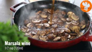 Đam Mê Ẩm Thực Thêm-rượu-Marsala-vào-chảo-và-nấu-trong-2-phút-cho-đến-khi-sôi-bong-bóng  