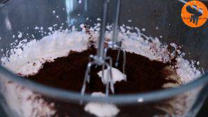 Đam Mê Ẩm Thực Thêm-198g-sữa-đặc-bột-cacao-và-tiếp-tục-đánh-cho-đến-khi-quyện-đều3-300x169  