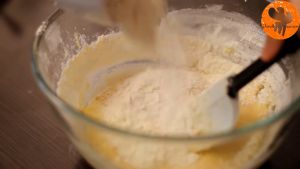 Đam Mê Ẩm Thực Thêm-bột-mì-bột-baking-powder-và-trộn-cho-đến-khi-quyện-đều3  
