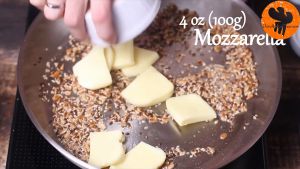 Đam Mê Ẩm Thực Thêm-phô-mai-Mozzarella-thái-nhỏ-và-đảo-đều-cho-đến-khi-tan  