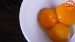 Đam Mê Ẩm Thực Tách-lòng-đỏ-và-lòng-trắng-trứng-ra-2-bát-riêng2-2-300x169  